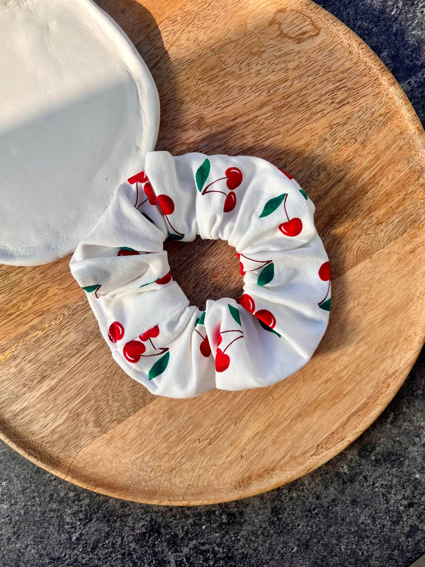 White Cherry M Scrunchie✨BEST SELLER!
