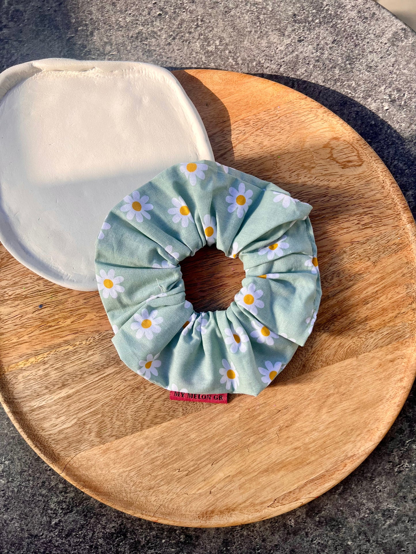 Daisies (M) Scrunchie