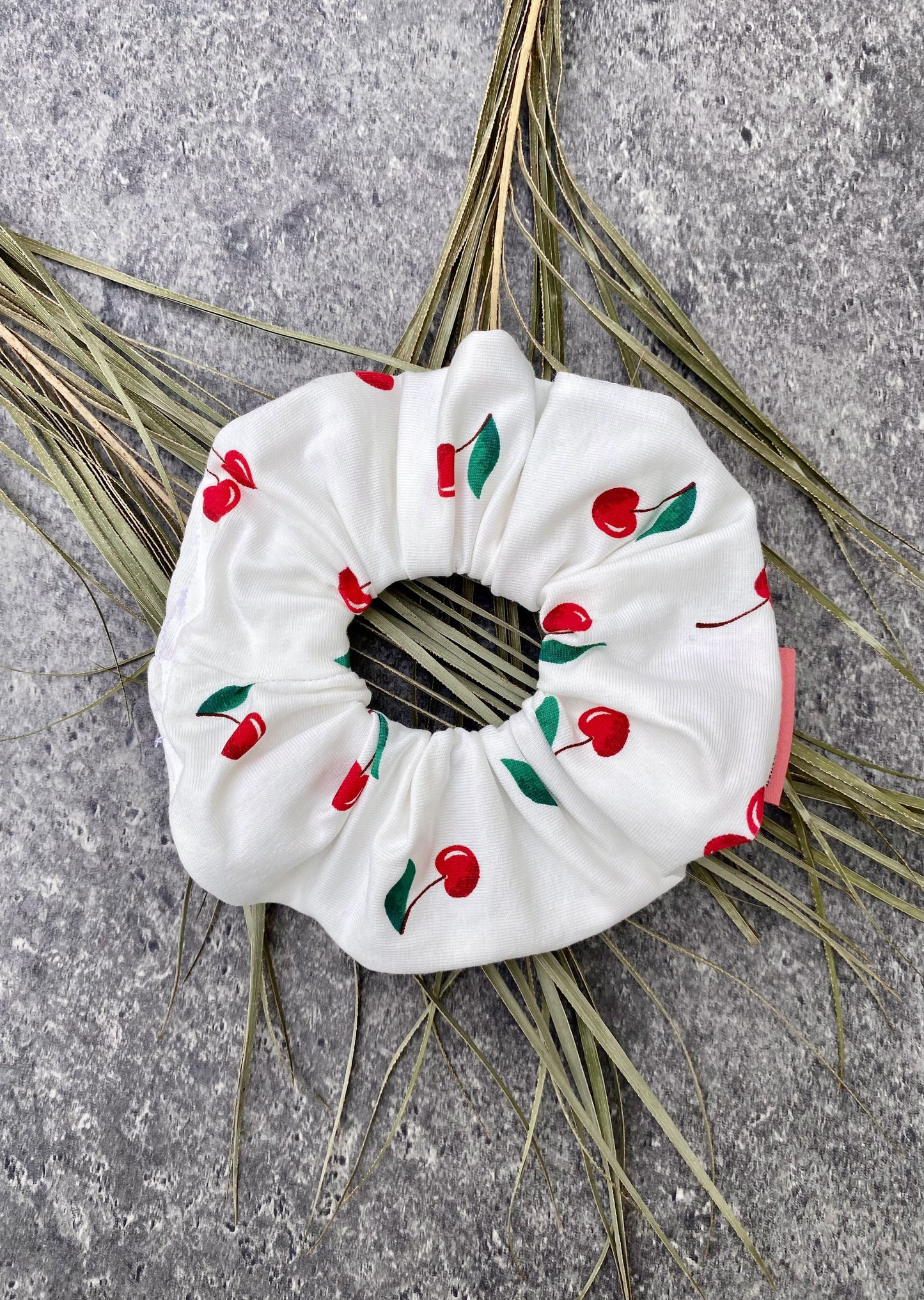 White Cherry M Scrunchie✨BEST SELLER!